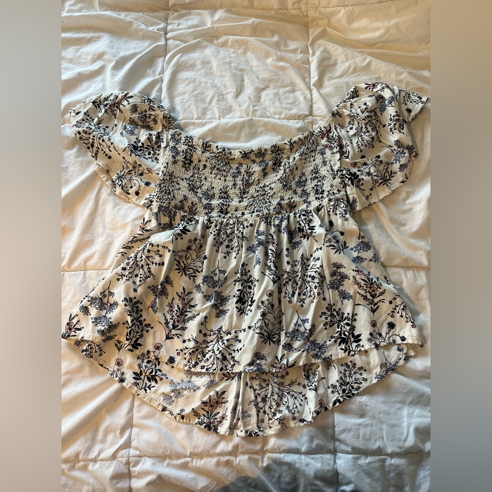 Floral Top Perfect for Spring and Summer